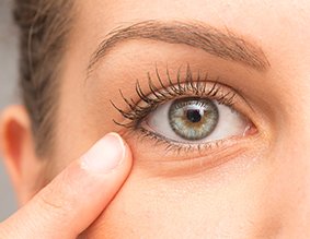 Read more about the article Eye Bag Removal Surgery
