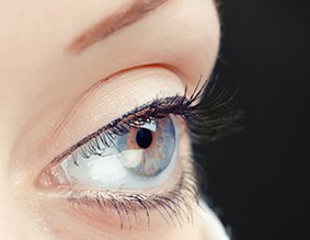 Read more about the article Double Eyelid Surgery