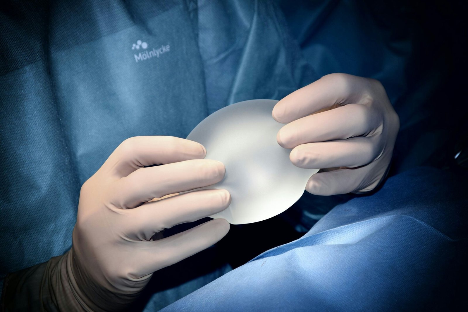Read more about the article The Best Procedures to Combine with Breast Augmentation Surgery and Their Benefits